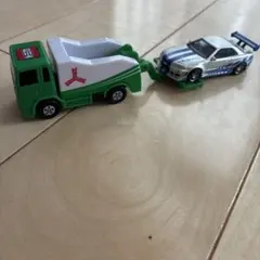 トミカ 積載車 レッカー車 スカイラインGT-R セットのサムネイル