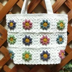 【Lサイズ】アクリル·アクリル＆ウール　グラニースクエアのトートバッグ♪