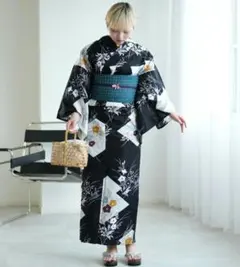 単品 新品 浴衣 utatane ブラックに松皮菱取と桔梗 フリーのサムネイル