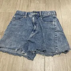 デニムダメージショートパンツ