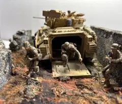 戦車　ジオラマ　M2 デザートブラッドレー　ジオラマ完成品のサムネイル