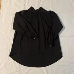 メイソングレイ 黒いハイネック長袖シャツのサムネイル