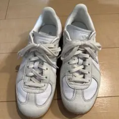 adidas ホワイトレザー スニーカー