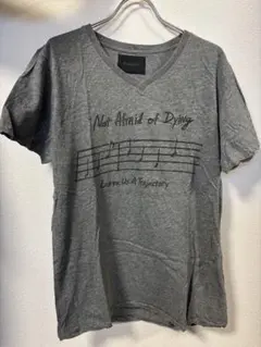 【日本製】Lounge Lizard グレー 五線譜Vネック Tシャツのサムネイル