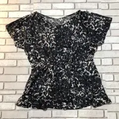 【COMME CA】 半袖トップス 黒と白の総柄 ９サイズ　ウエストリボン