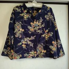 正絹　和服リメイク　長袖ブラウス 濃紺地に花柄　フリーサイズ
