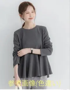 coca エンボス加工裾フレアトップス Мサイズ