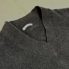 GU 黒 Vネックセーター　Lサイズのサムネイル