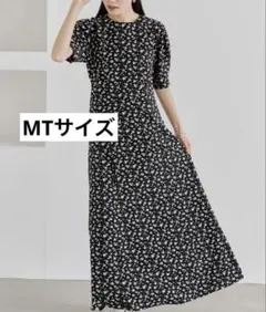 titivate クルーネックフレアワンピース ブラック花柄のサムネイル