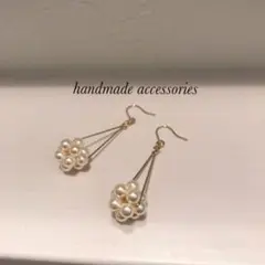 パールボール♡トライアングルピアス　クリスタルクリーム　イヤリング