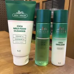 VT CICA MILD FOAM CLEANSER 300mlと化粧水、乳液