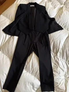 ブラックパンツスーツ ショートジャケット