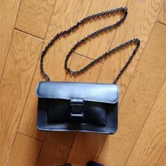 ZUCCaブラックショルダーバッグ フラップ式