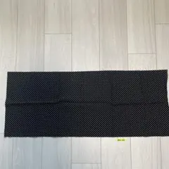 黒地に白のドット柄