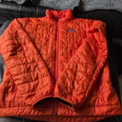 patagonia オレンジ ダウンジャケット