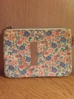 Cath Kidston　キャス・キッドソン イニシャルF 花柄 ポーチのサムネイル