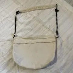 クリーム色 キャンバス ショルダーバッグ　サコッシュ　ユニセックス