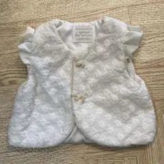 【アプレレクール】ホワイトフリル付きベビーベスト60〜70cm