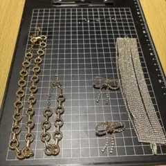 ゴールドリンクチェーンとクリスタルリボンネックレスセット