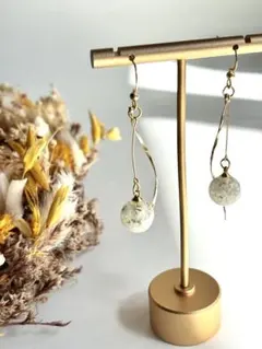 揺れるかすみ草のレジンピアス/イヤリング【Aria White】