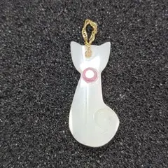 夜光貝　(ちゃむ様。お取引き中)「キツネ」ペンダント。 夜光貝 (ちゃむ様。お取り置き中) 二点「3頭イルカ☆キツネ