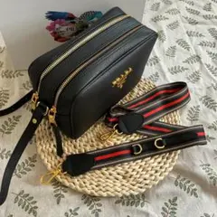 ブラックショルダーバッグ ゴールドファスナー