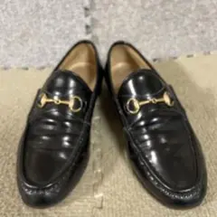 GUCCIの黒エナメルローファー ゴールド金具付き351/2