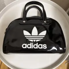 adidas エナメル ショルダーバッグ ブラック