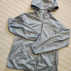 UNIQLOライトブルーポケッタブルUVフード付きパーカー