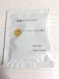 無印良品 海塩のバスソルト フルーティーフローラルの香り 40gのサムネイル