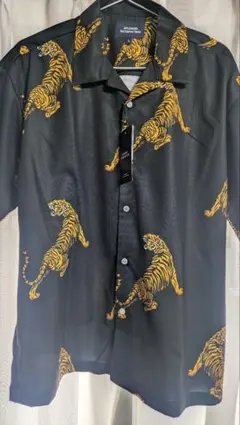 新品☆タグ付き☆トラ柄 シャツ Lサイズのサムネイル