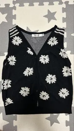 MOUSSY 花柄 ニットベスト ブラックのサムネイル