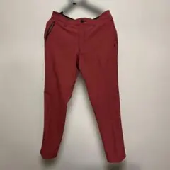 えんじ色の暖かいゴルフパンツ