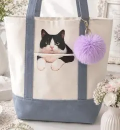 t*8様 猫バッグ　ポケットからハチワレ猫　新品トートバッグ　ポンポンキーホルダ