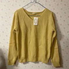 【新品未使用】テチチ　Vネックプルオーバー(イエロー)