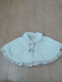 petit main フリル付きホワイトポンチョ　プティマイン