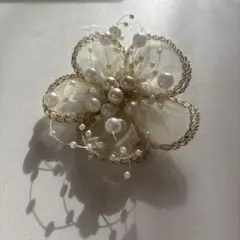 結婚式ヘアアクセサリー　花　ブローチ