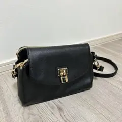 ミニショルダーバッグ　ブラック　ゴールド　ショルダーバッグ　黒　シンプル