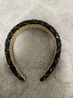 黒と白の編み込みヘアバンド