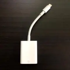 Apple純正のSDカードリーダー Lightningタイプ