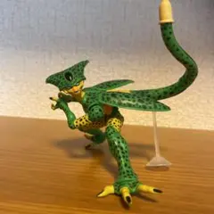 ドラゴンボール　フィギュア　ガチャ　HG セル　第1形態