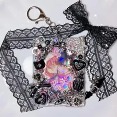 黒×シルバー　トレカカードケースキーホルダー　地雷系　サブカル　ホログラム　デコ