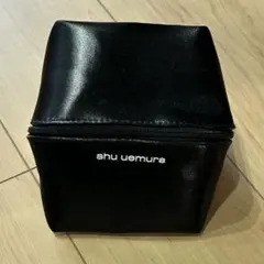 シュウウエムラのポーチのサムネイル
