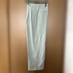ユニクロ　タックワイドパンツのサムネイル
