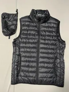 ユニクロ　ウルトラライトダウンベスト　ブラック　収納袋付