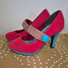 ストラップ付きピンクハイヒール