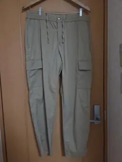 MANGO ナイロンカーゴパンツ ベージュ イージーパンツのサムネイル