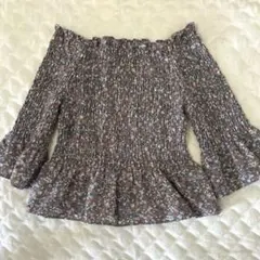 Discoat ディスコート　小花柄オフショルダートップス