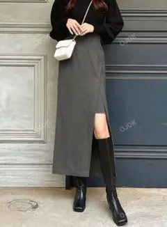 ま*。様 グレー スリット入り タイトスカート