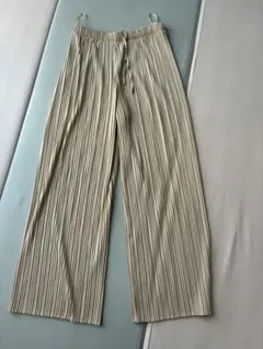 プリーツストレートパンツユニクロS